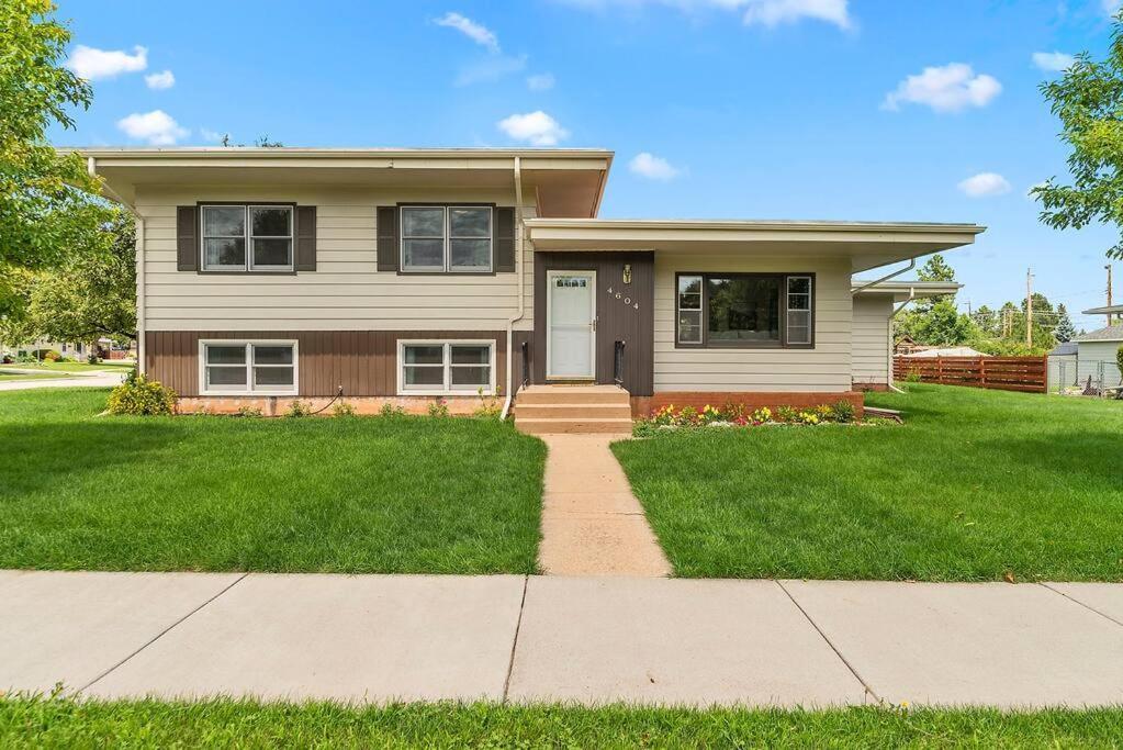Mid-Century Magic - Huge Space Rapid City Exterior photo